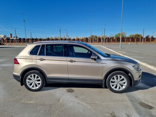 2018 Volkswagen Tiguan II, бежевый, 2855000 рублей, вид 4