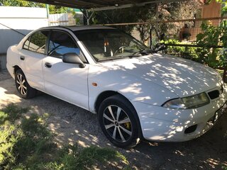 1995 Mitsubishi Carisma I, белый, 220000 рублей, вид 2