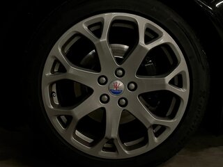 2007 Maserati Quattroporte V, чёрный, 2300000 рублей, вид 2
