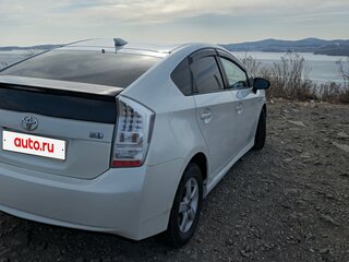 2011 Toyota Prius III (XW30), белый, 900000 рублей, вид 3
