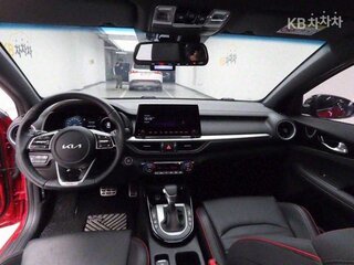 2023 Kia K3 III (BL7), красный, 2200000 рублей, вид 5