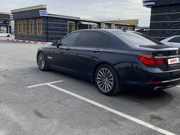 2013 BMW 7 серии Long 740Li xDrive V (F01/F02/F04) Рестайлинг, синий, 1850000 рублей - вид 5