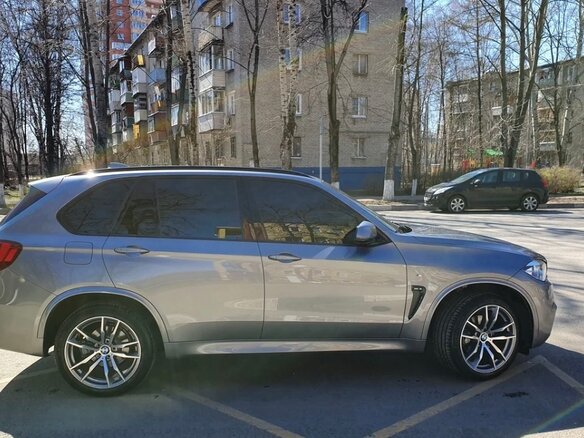 2018 BMW X5 30d III (F15), серый, 4900000 рублей - вид 3