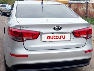 2016 Kia Rio III Рестайлинг, серебристый, 690000 рублей, вид 4