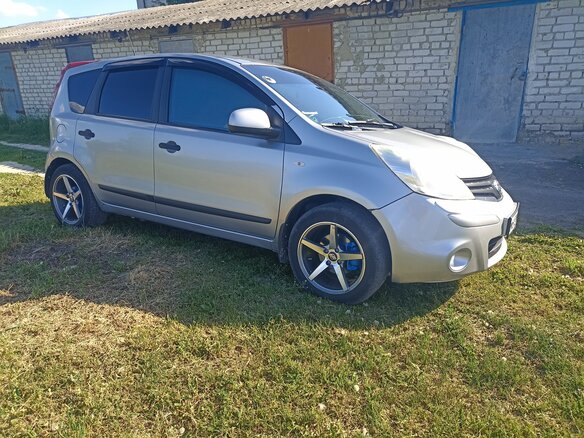 2011 Nissan Note I Рестайлинг, серебристый, 650000 рублей - вид 9