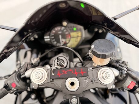 2009 Yamaha YZF-R1, чёрный, 850000 рублей, вид 3