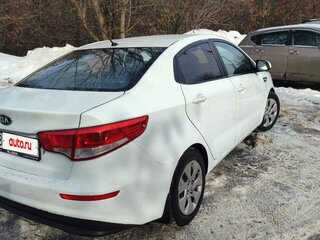 2015 Kia Rio III Рестайлинг, белый, 850000 рублей, вид 4