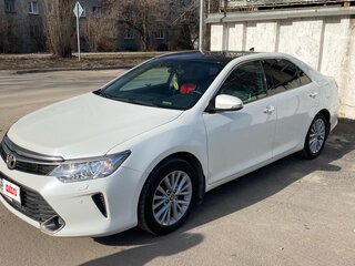 2016 Toyota Camry VII (XV50) Рестайлинг, белый, 1950000 рублей, вид 1
