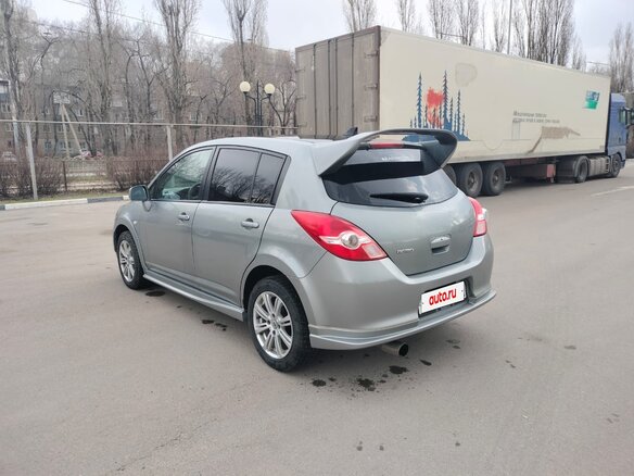 2011 Nissan Tiida I Рестайлинг, серый, 800000 рублей - вид 2