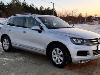 2010 Volkswagen Touareg II, серебристый, 1800000 рублей, вид 3