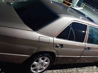1988 Mercedes-Benz W124 230 4-speed, золотистый, 190000 рублей, вид 2