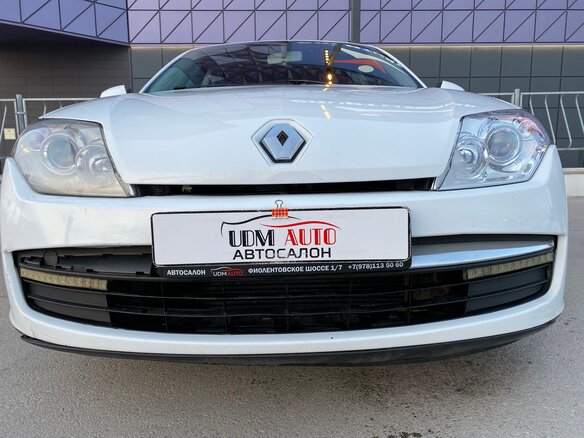 2008 Renault Laguna III, белый - вид 11