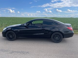 2011 Mercedes-Benz E-Класс 200 7G-Tronic IV (W212, S212, C207), чёрный, 1400000 рублей, вид 1