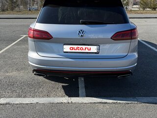2018 Volkswagen Touareg III, серебристый, 4858858 рублей, вид 5