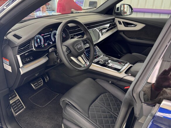 2020 Audi Q8 50 TDI I (4M), синий, 9700000 рублей - вид 14