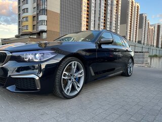 2019 BMW 5 серии M550d xDrive VII (G30/G31/G38), чёрный, 3700000 рублей, вид 3