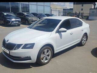 2017 Skoda Octavia III (A7) Рестайлинг, белый, 1800000 рублей, вид 1