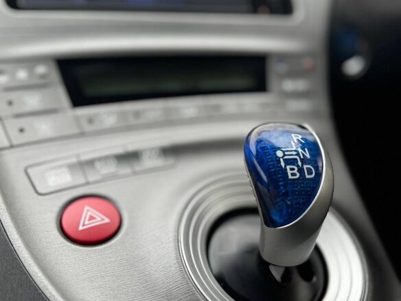 2012 Toyota Prius III Рестайлинг (XW30), серебристый, 1250000 рублей - вид 30
