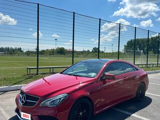 2013 Mercedes-Benz E-Класс 200 IV (W212, S212, C207) Рестайлинг, красный, 1750000 рублей, вид 2