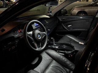 2009 BMW 5 серии 525i V (E60/E61) Рестайлинг, чёрный, 1350000 рублей, вид 5