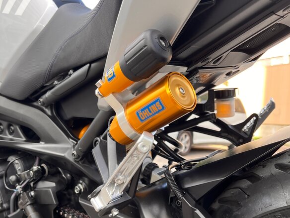 2020 Yamaha MT-09 (FZ-09), серебристый, 900000 рублей - вид 11