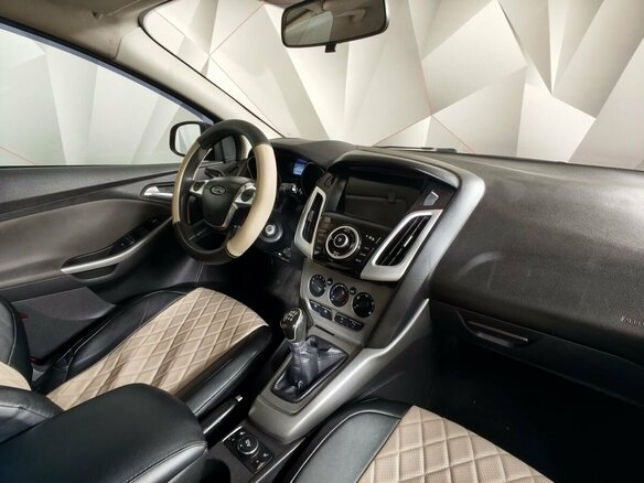 2011 Ford Focus III, красный - вид 12