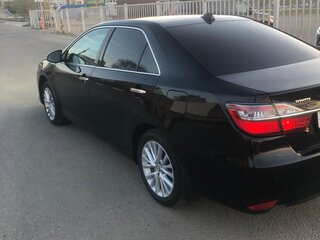 2016 Toyota Camry VII (XV50) Рестайлинг, чёрный, 2200000 рублей, вид 3