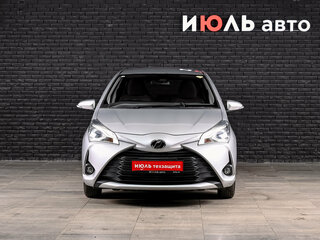 2019 Toyota Vitz III (XP130) Рестайлинг, серебристый, 1070000 рублей, вид 2