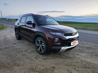2022 Chevrolet TrailBlazer III, красный, 1435000 рублей, вид 3