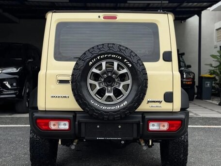 2022 Suzuki Jimny Sierra IV, бежевый, 1930000 рублей, вид 5