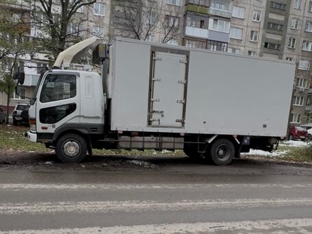 1995 Fuso (Mitsubishi) Fighter, белый, 3853680 рублей, вид 2