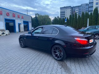 2009 BMW 5 серии 525xi V (E60/E61) Рестайлинг, чёрный, 1250000 рублей, вид 4