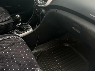 2014 Hyundai Solaris I, белый, 700000 рублей, вид 4