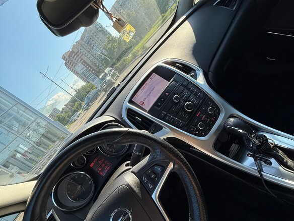 2013 Opel Astra GTC J Рестайлинг, жёлтый, 990000 рублей - вид 9