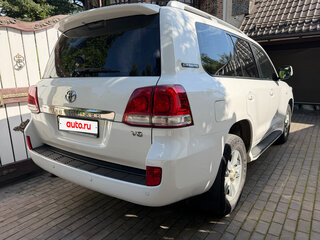 2011 Toyota Land Cruiser 200 Series, белый, 3000000 рублей, вид 5