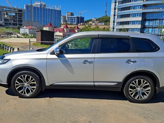 2015 Mitsubishi Outlander III Рестайлинг 2, серебристый, 1750000 рублей, вид 5
