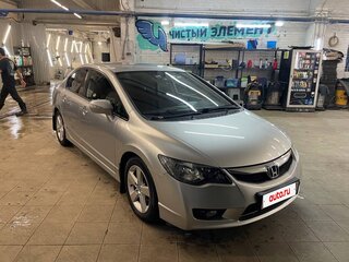 2011 Honda Civic VIII Рестайлинг, серебристый, 1050000 рублей, вид 2