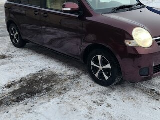 2011 Toyota Sienta I Рестайлинг 2, красный, 1000000 рублей, вид 5