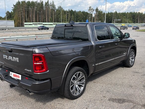 2025 Ram 1500 Crew Cab V Рестайлинг, серый, 9100000 рублей - вид 2