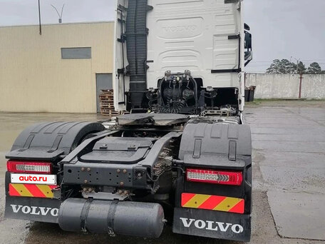 2017 Volvo FH, белый, 8100000 рублей, вид 4