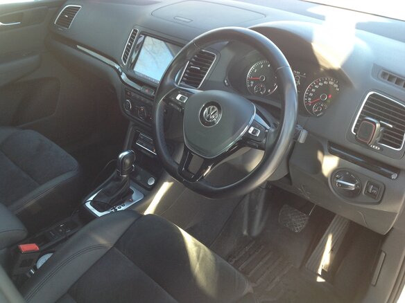 2017 Volkswagen Sharan II Рестайлинг, серый, 1700000 рублей - вид 9