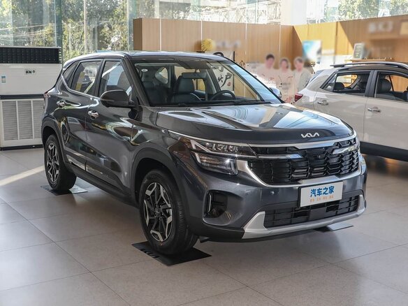 2026 Kia Seltos I Рестайлинг, белый - вид 2