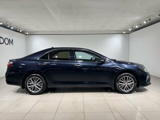 2018 Toyota Camry VII (XV50) Рестайлинг 2, серый, 2120000 рублей, вид 4