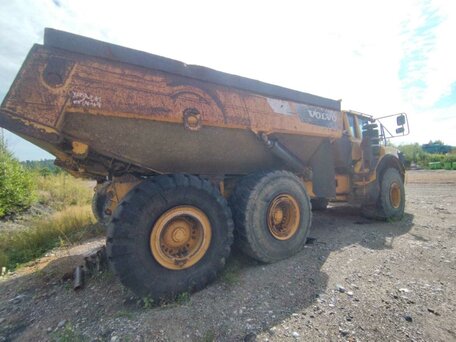 2011 Volvo F-Series, жёлтый, 11800000 рублей, вид 4