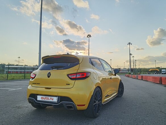 2018 Renault Clio RS IV Рестайлинг, жёлтый, 2200000 рублей - вид 4