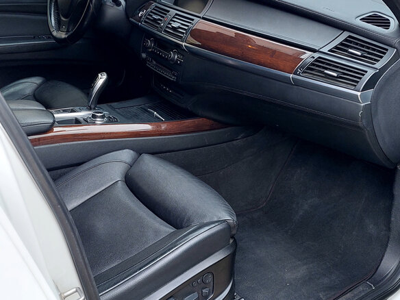 2012 BMW X5 50i II (E70) Рестайлинг, белый, 1850000 рублей - вид 7