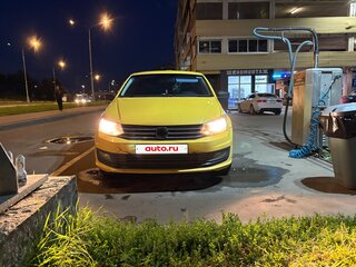 2017 Volkswagen Polo V Рестайлинг, жёлтый, 420000 рублей, вид 2