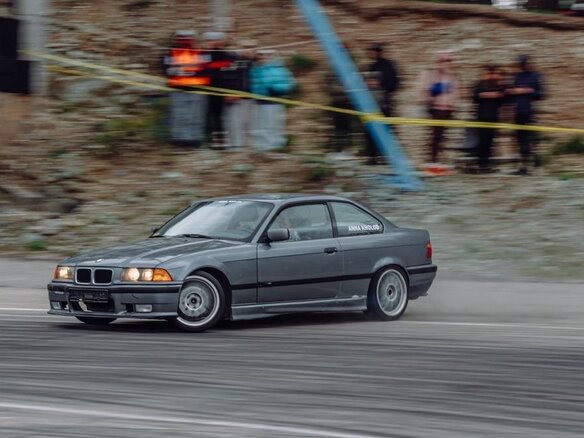 1992 BMW 3 серии 318i III (E36), серый, 1390000 рублей
