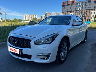 2015 Infiniti Q70 I Рестайлинг, белый, 1950000 рублей, вид 2