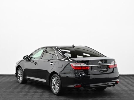 2017 Toyota Camry VII (XV50) Рестайлинг 2, чёрный, 1895000 рублей, вид 4